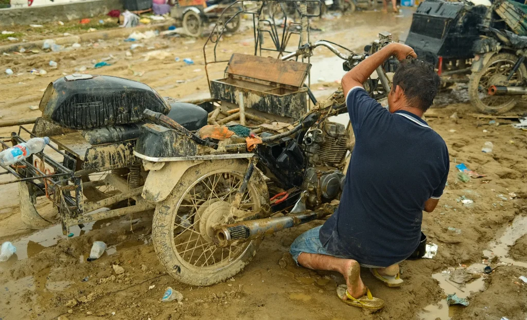 Le famiglie indonesiane di Aceh lottano mentre le inondazioni lasciano i villaggi in rovina | Notizie sulle inondazioni