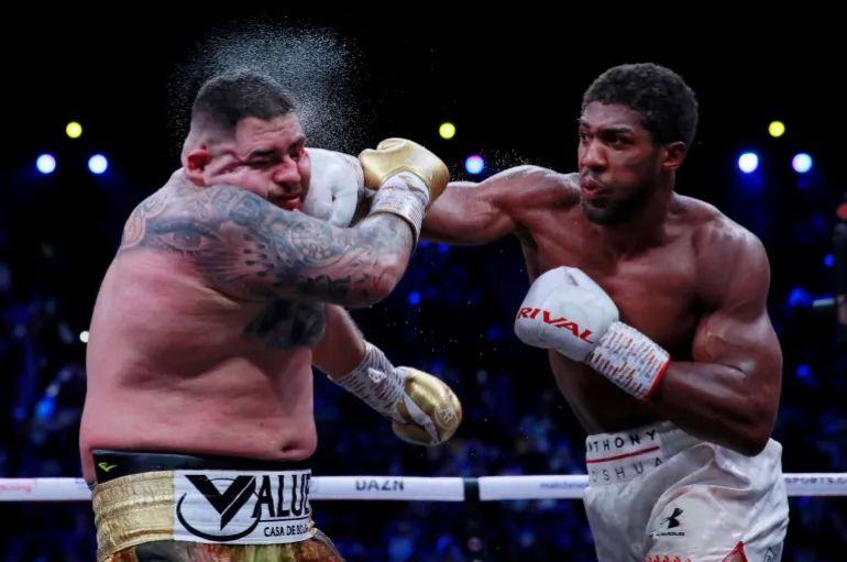 Anthony Joshua e Andy Ruiz Jr in azione.