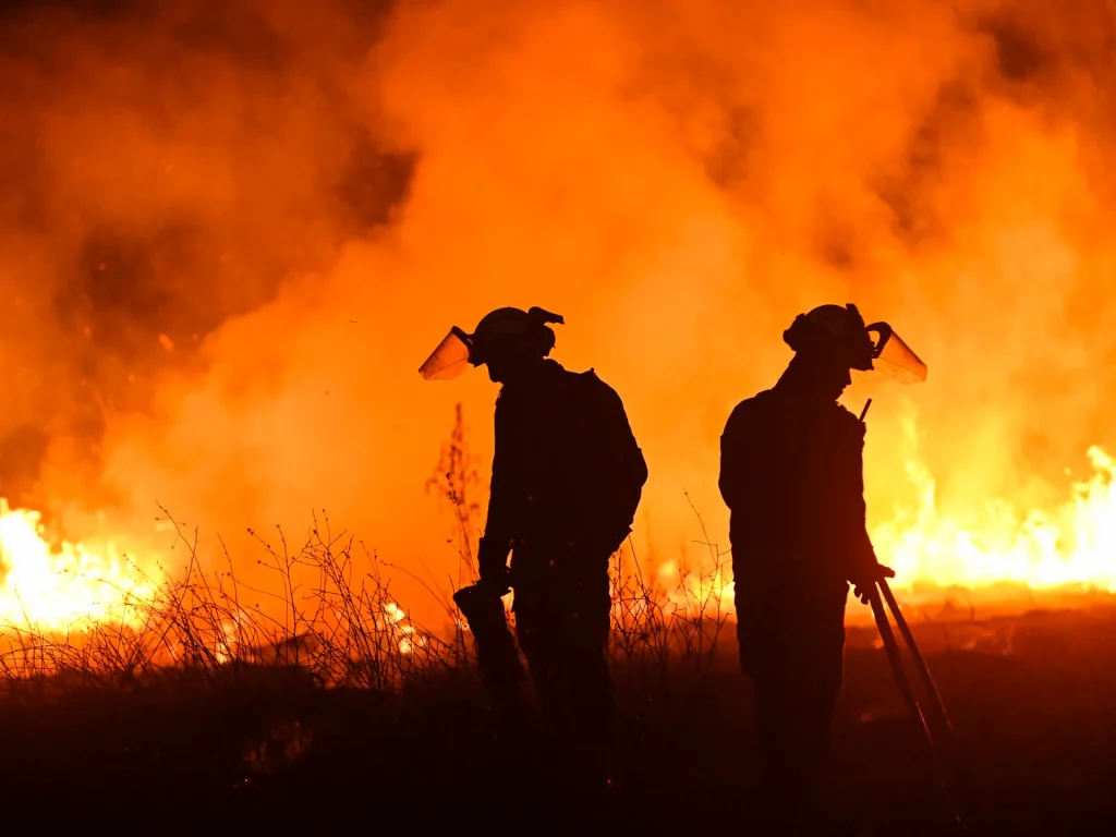 I disastri naturali colpiranno l’economia globale per 220 miliardi di dollari nel 2025: Swiss Re