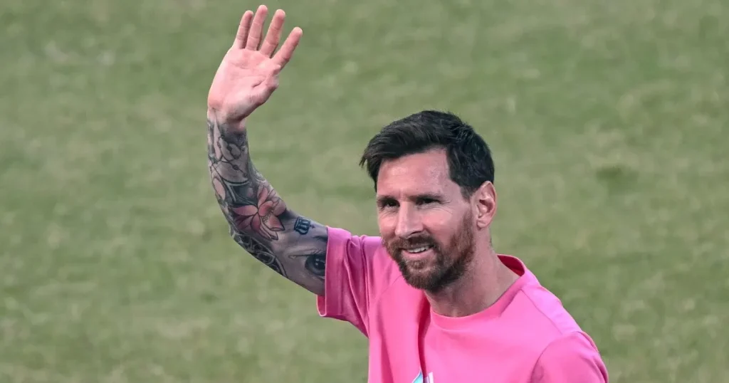 Lionel Messi fa la sua comparsa a Delhi mentre il calciatore conclude il tour in India