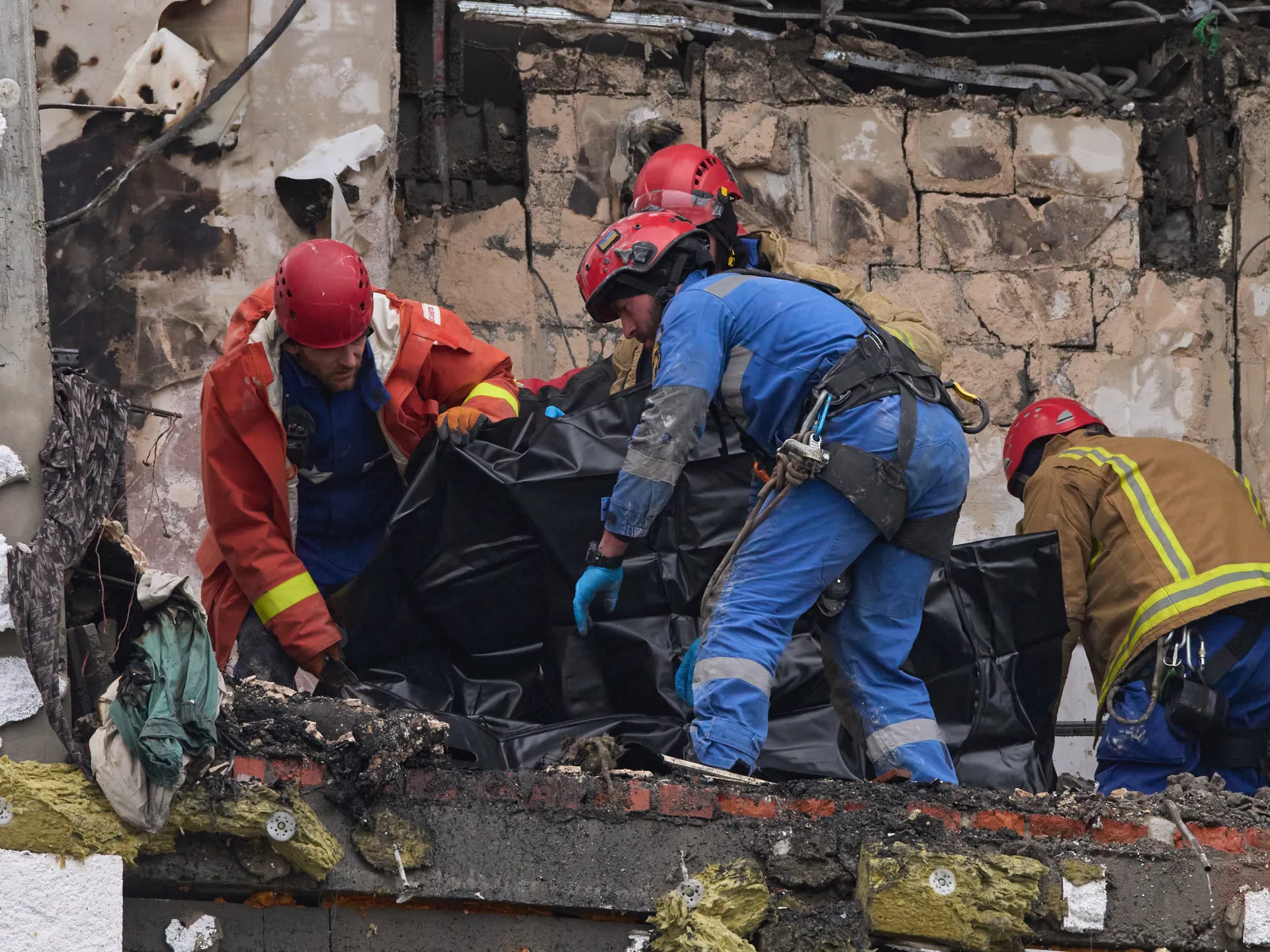 Due morti mentre la Russia martella l’Ucraina prima dell’incontro Trump-Zelenskyj