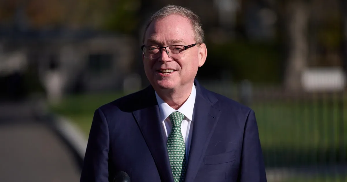 Chi è Kevin Hassett, il probabile candidato di Trump alla guida della Federal Reserve?