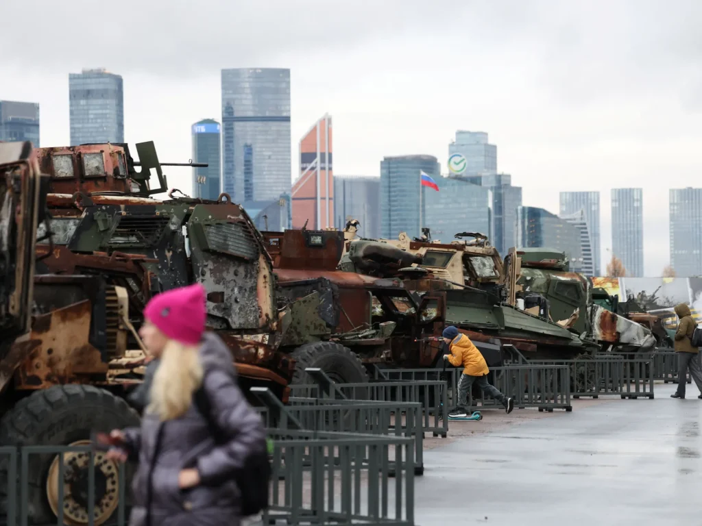 Cosa pensano i cittadini russi, secondo gli analisti, dei colloqui di pace in Ucraina guidati dagli Stati Uniti?