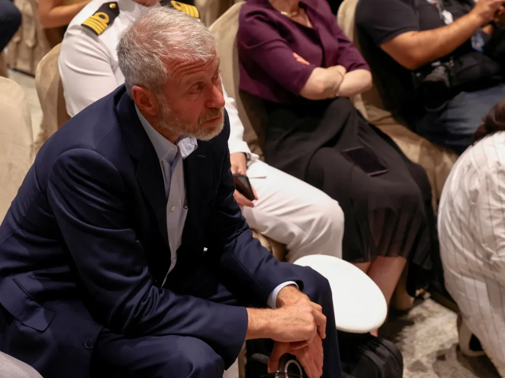 Il Regno Unito avverte Abramovich di dare i soldi per la vendita del Chelsea all'Ucraina o affrontare il tribunale