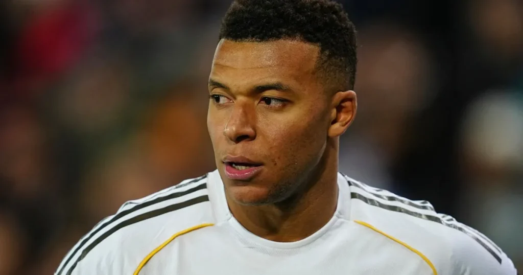 Kylian Mbappe doveva 60 milioni di euro al PSG, afferma il tribunale francese