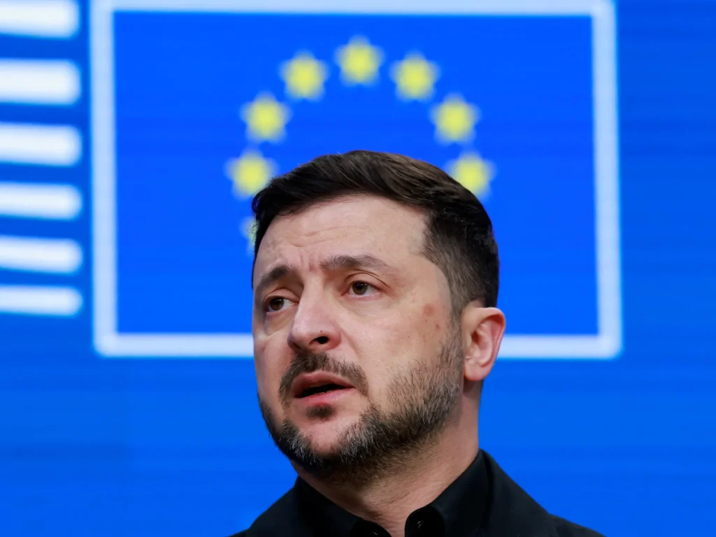 L’UE concorda un prestito di 105 miliardi di dollari per sostenere la difesa dell’Ucraina contro la Russia