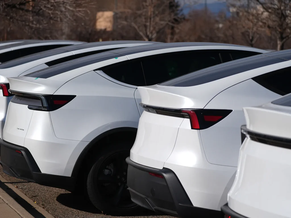 La California minaccia Tesla di sospendere le vendite per pratiche di marketing