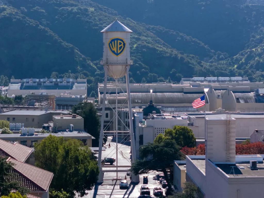 La Warner Bros Discovery rifiuta l'offerta pubblica di acquisto ostile della Paramount