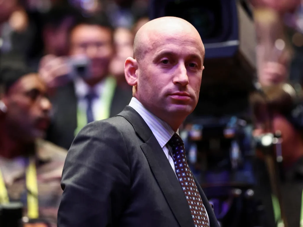 L’aiutante di Trump Stephen Miller suggerisce che il petrolio venezuelano appartiene agli Stati Uniti