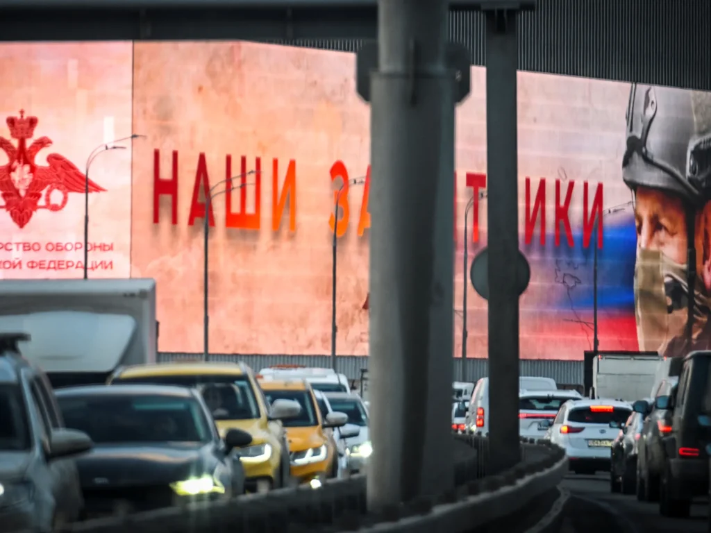 Tre persone, tra cui agenti, sono morte in un'esplosione a Mosca, in Russia