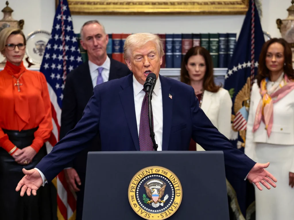 Trump annuncia un nuovo accordo con le aziende farmaceutiche per ridurre i prezzi dei farmaci