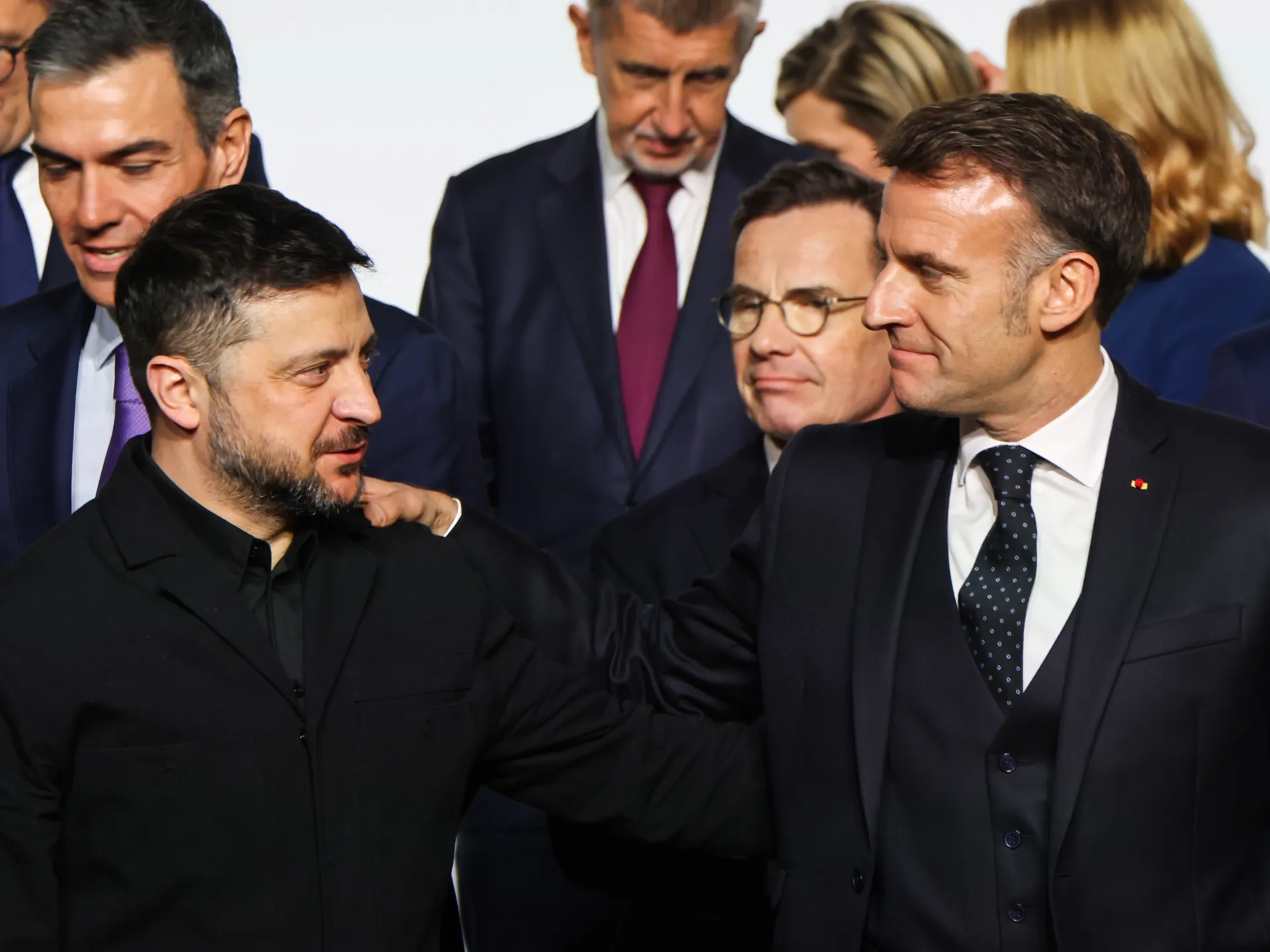 Gli Stati Uniti sostengono le garanzie di sicurezza per l’Ucraina, mentre Francia e Regno Unito promettono truppe