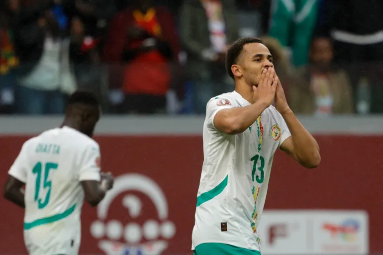 L'attaccante del Senegal Iliman Ndiaye festeggia il primo gol della sua squadra durante la partita di calcio dei quarti di finale della Coppa d'Africa (CAN) tra Mali e Senegal