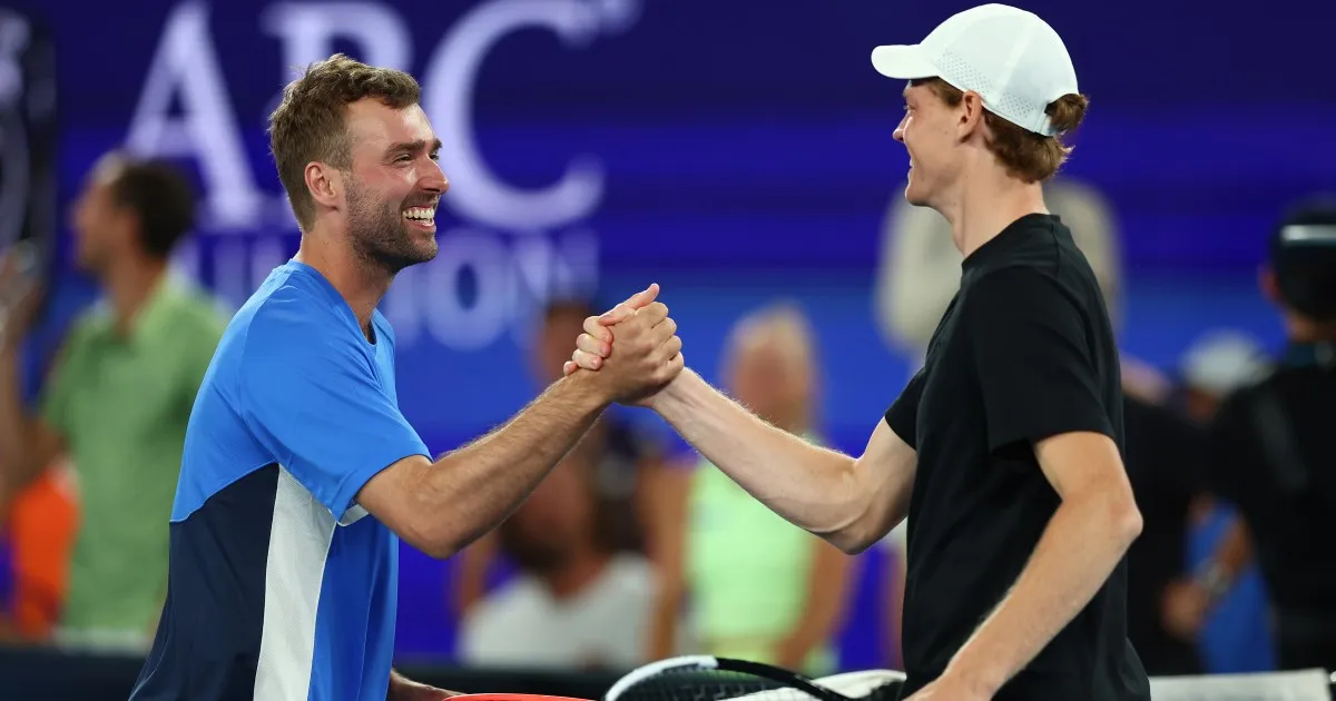 Il dilettante Smith sconvolge Sinner vincendo "One Point Slam" prima dell'Australian Open