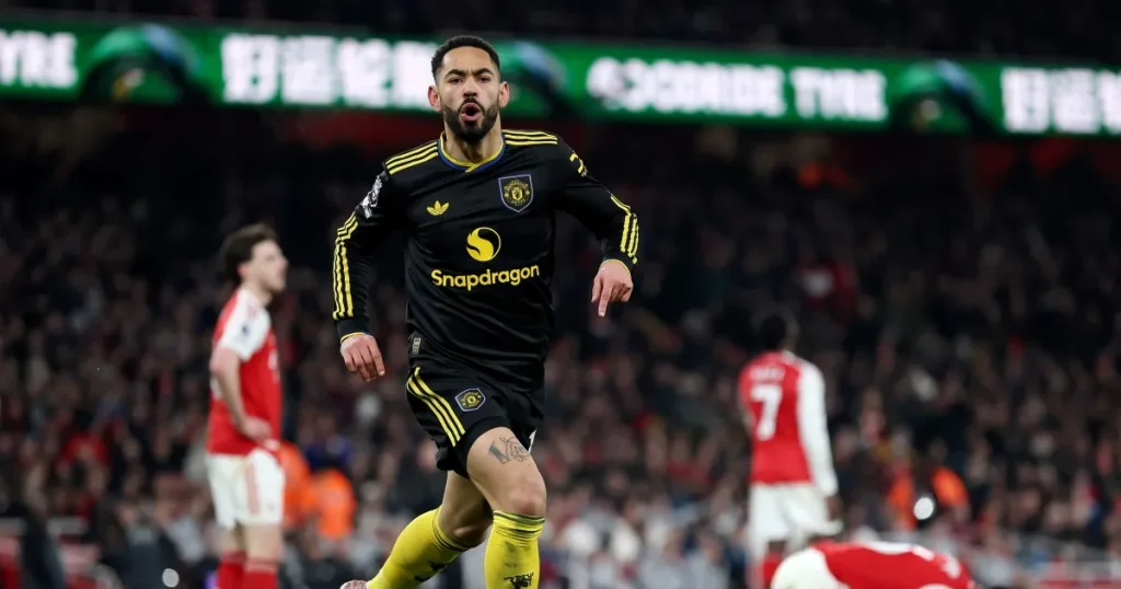 Il Manchester United intacca la corsa al titolo dell'Arsenal con una drammatica vittoria per 3-2