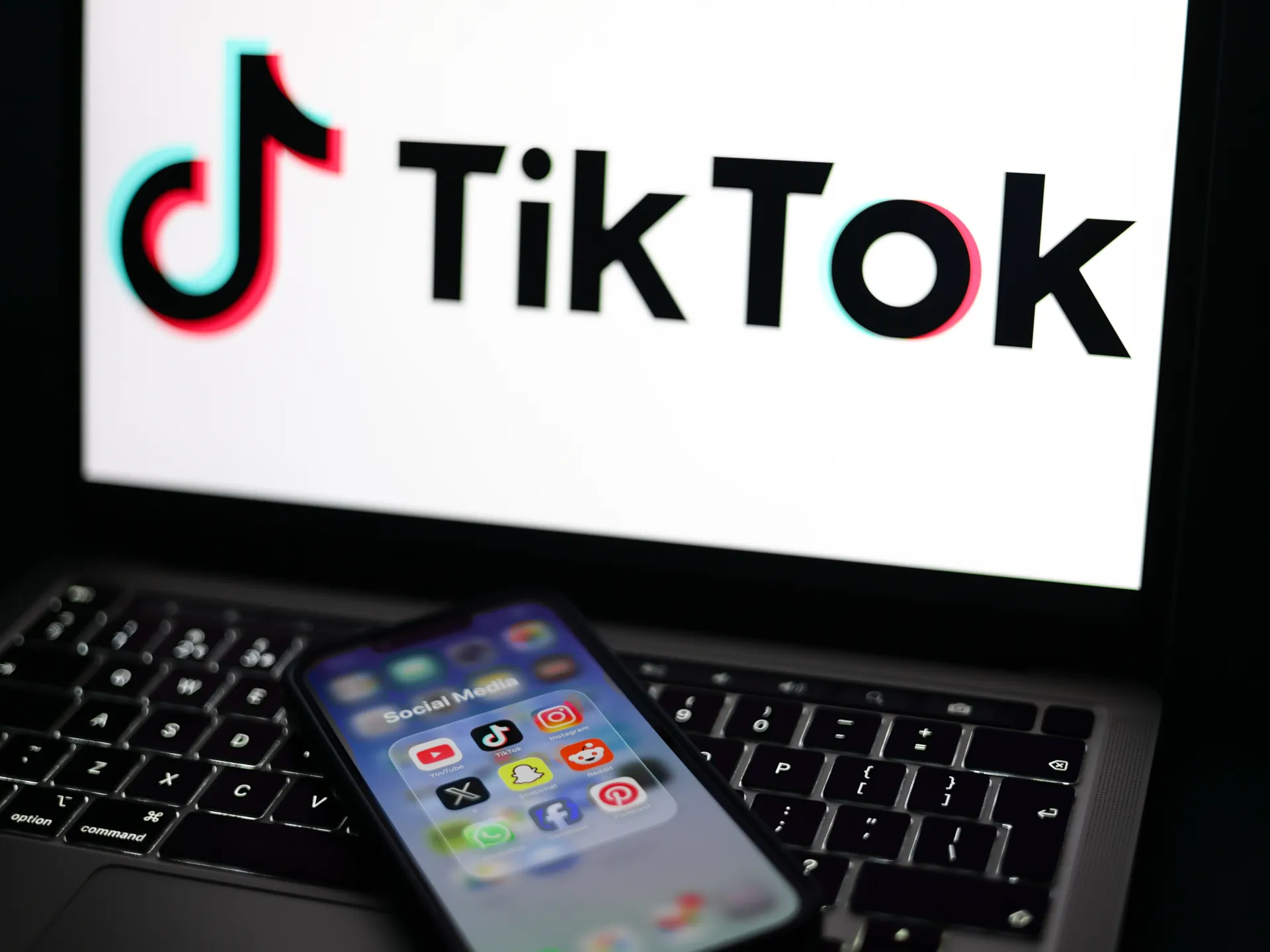 TikTok risolve la causa per dipendenza prima del processo contro Meta, YouTube