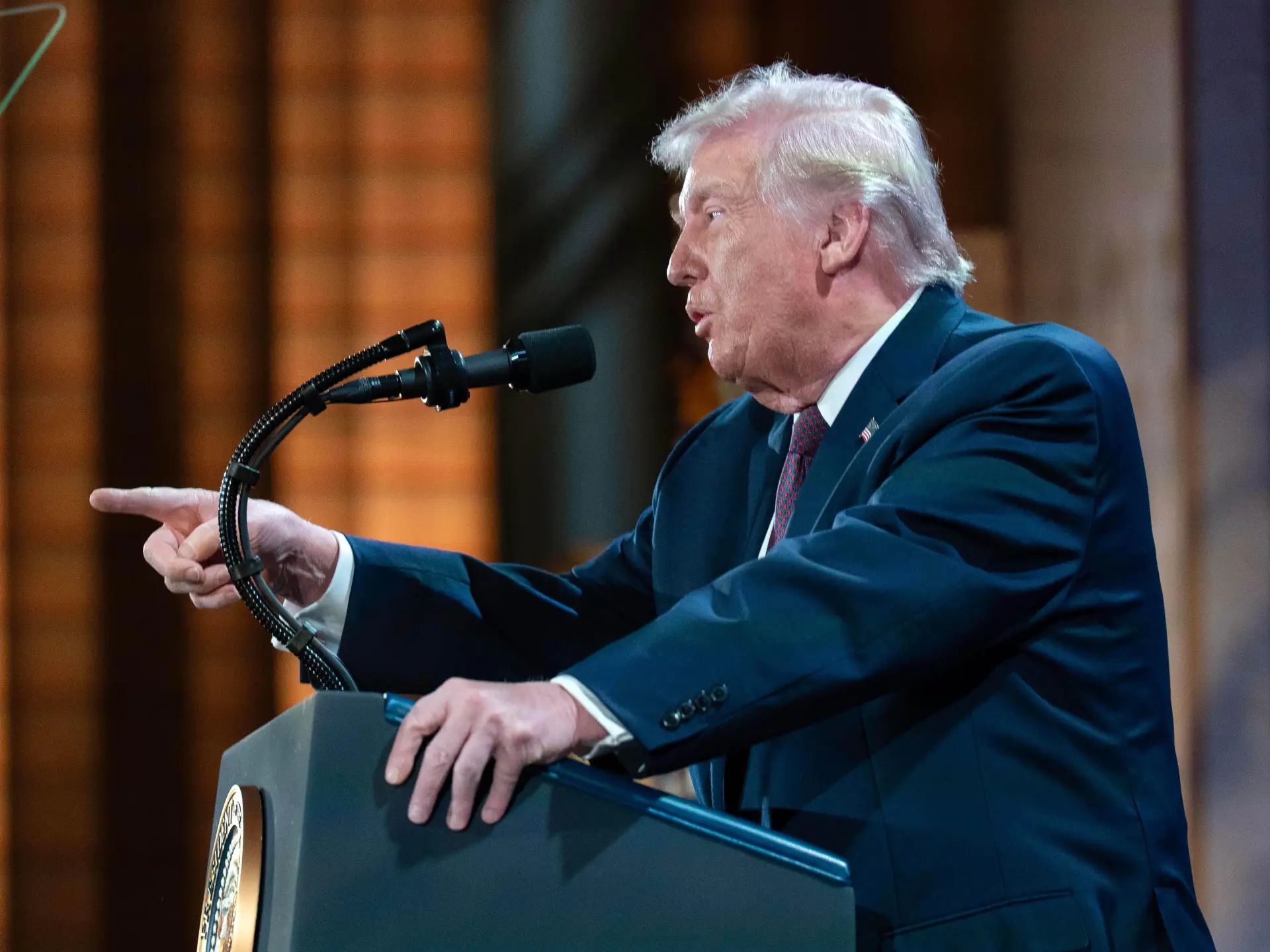 Trump strappa il permesso ai democratici dopo gli incendi in California