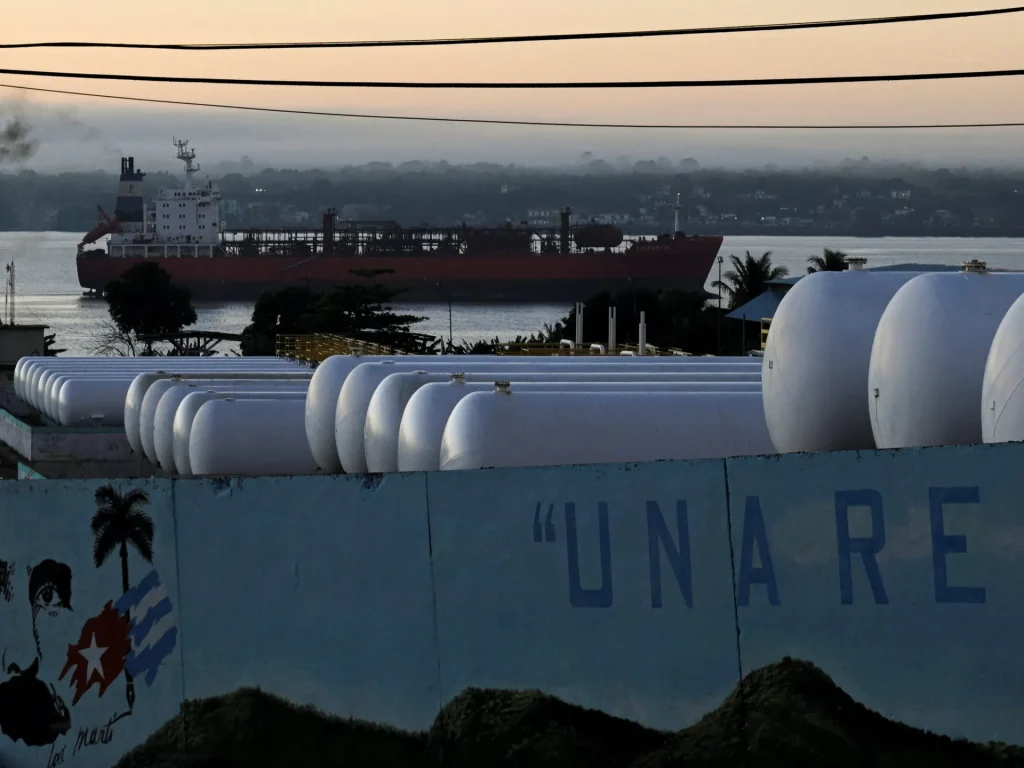 Gli Stati Uniti affermano di voler controllare il petrolio venezuelano a tempo indeterminato. Può?