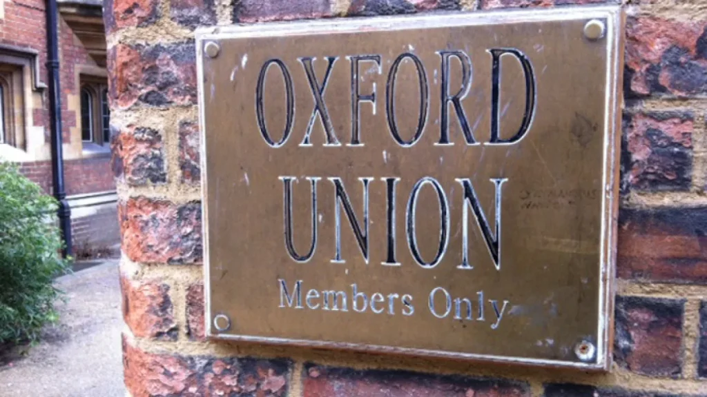 Ho vinto la presidenza della Oxford Union. Poi la mia identità è stata messa sotto processo