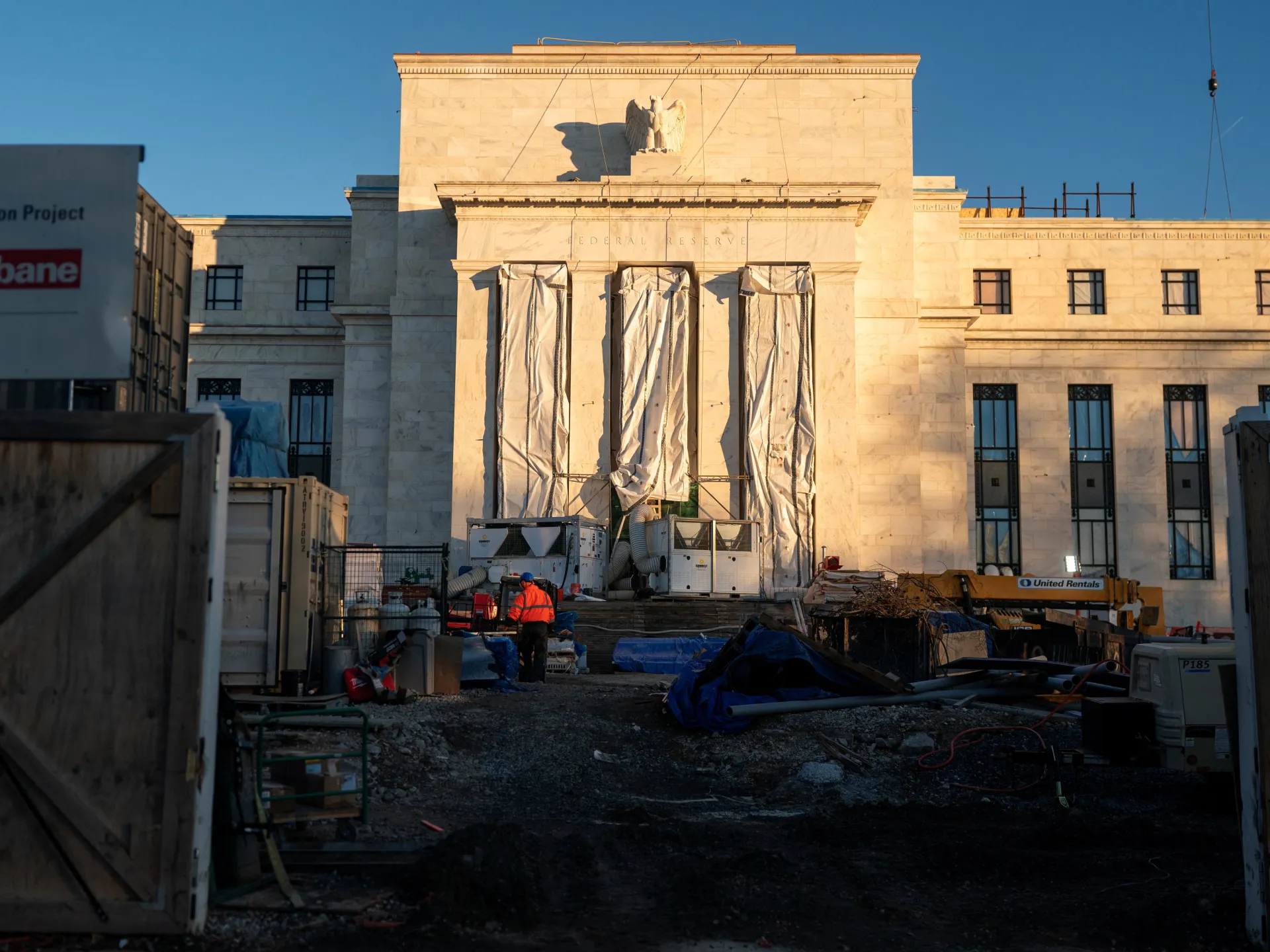 La Federal Reserve americana mantiene i tassi di interesse stabili nonostante le pressioni politiche