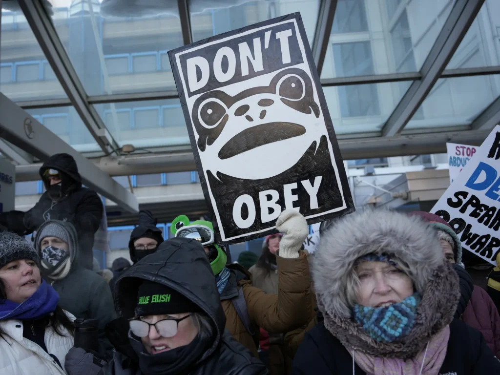 Le aziende di Minneapolis chiudono le porte per il blackout economico protestando contro l’ICE