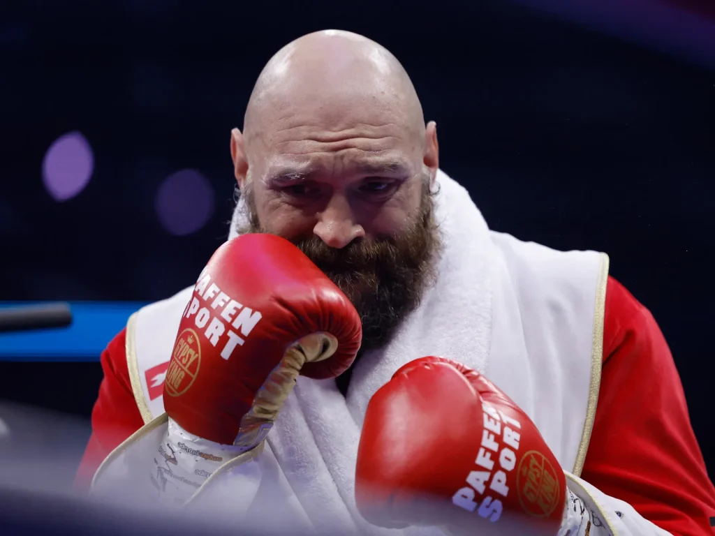 L'ex campione del mondo di boxe Tyson Fury torna di nuovo in pensione
