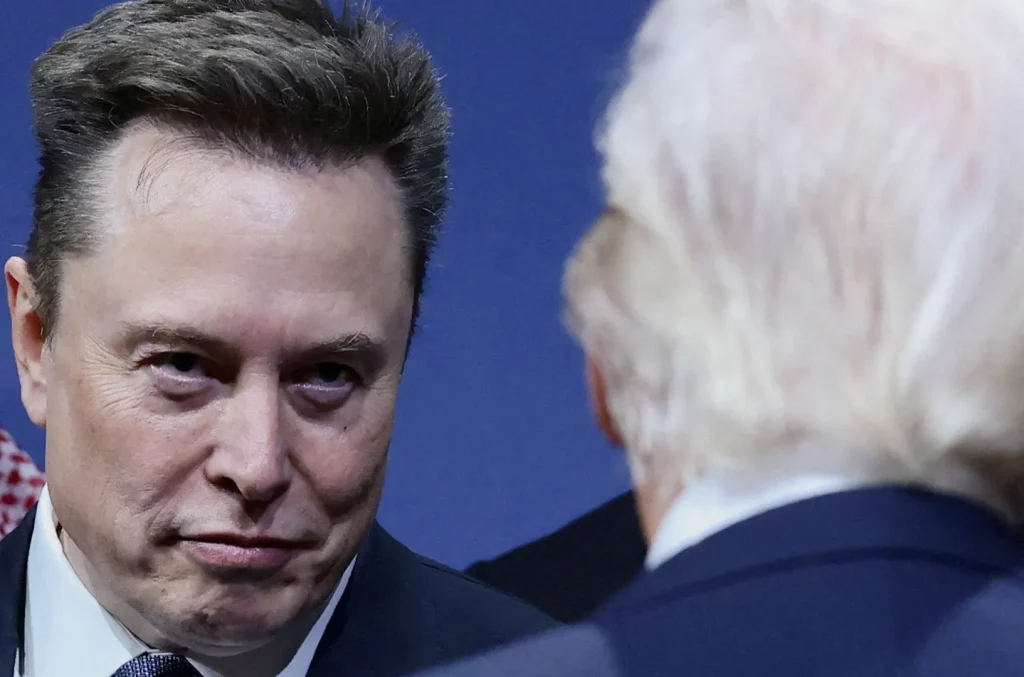 Musk nega di essere a conoscenza del fatto che Grok producesse immagini sessualizzate di minori