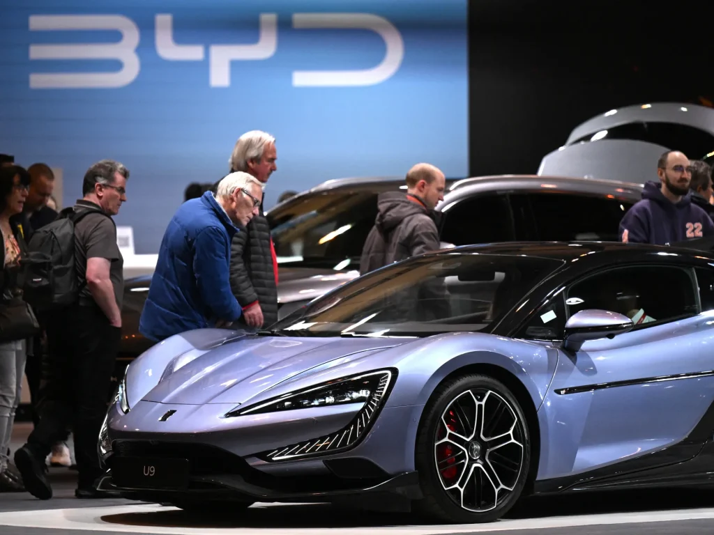 Tesla perde il posto di principale venditore di veicoli elettrici al mondo a favore della cinese BYD