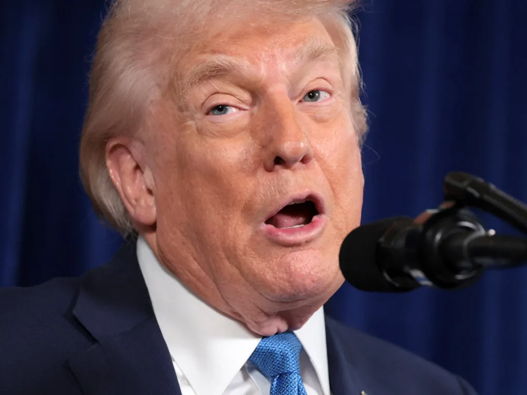 Trump promette ai dirigenti petroliferi “sicurezza totale” se investono in Venezuela