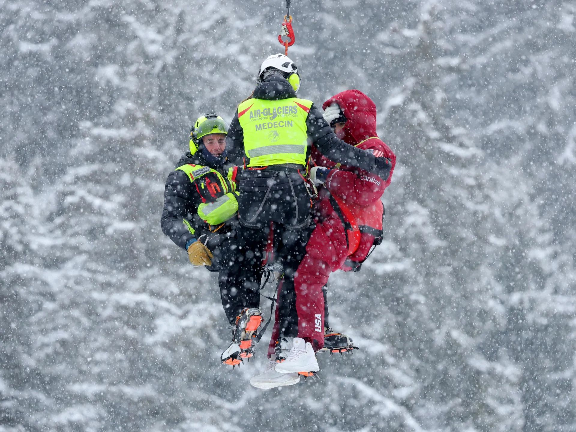 Vonn trasportato in elicottero in ospedale dopo l'incidente durante l'ultima gara preolimpica annullata