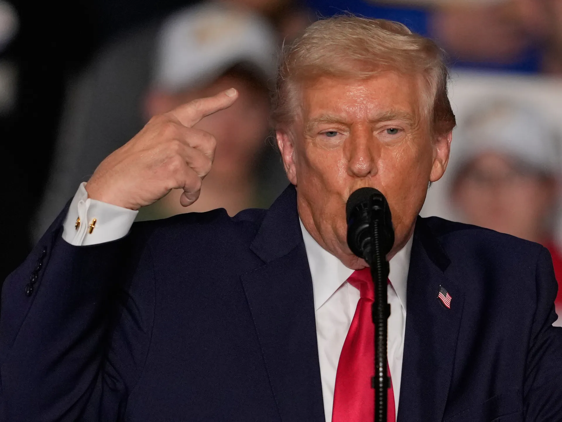 Il presidente degli Stati Uniti parla di economia in mezzo all’indignazione per gli omicidi del Minnesota