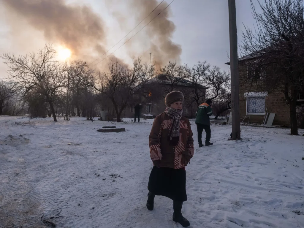 I bombardamenti russi uccidono sette persone sul mercato ucraino, offuscando i colloqui di Abu Dhabi