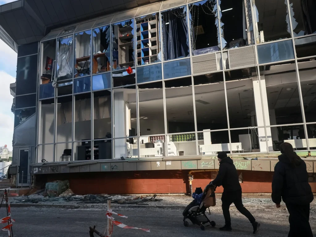 Bambino tra i 4 uccisi nell'ultimo bombardamento di missili e droni russi: Ucraina