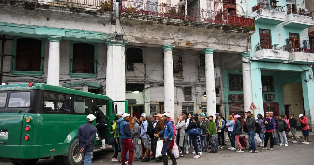 Dai blackout alla carenza di cibo: come il blocco statunitense sta paralizzando la vita a Cuba