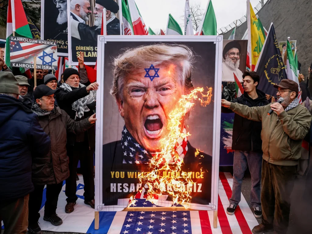 Gli Stati Uniti affermano di aver causato la carenza di dollari per innescare le proteste in Iran: cosa significa