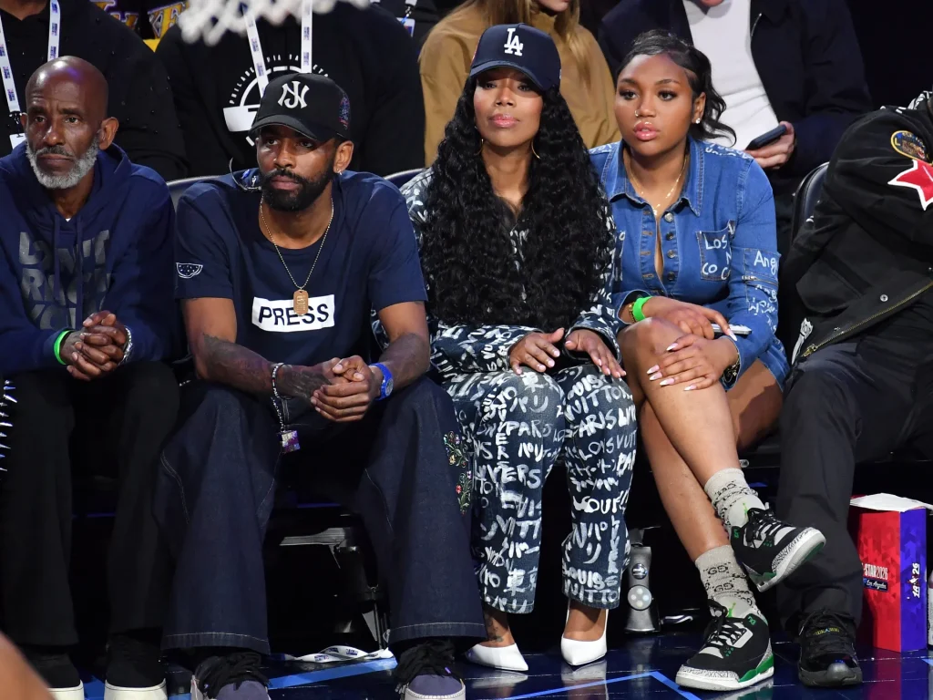 Kyrie Irving indossa la maglietta PRESS per i giornalisti di Gaza all'NBA All-Star Game