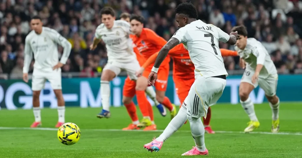 Il Real Madrid batte la Real Sociedad 4-1 e sale in testa alla Liga