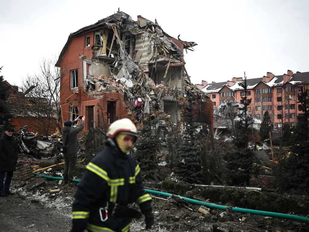 Almeno un morto negli attacchi russi su vasta scala al settore energetico ucraino