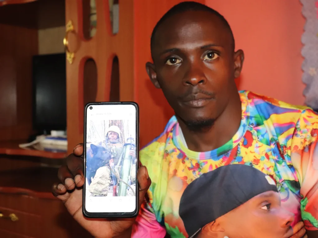 "O combatti o muori": i keniani sono stati indotti con l'inganno a unirsi alla guerra tra Russia e Ucraina