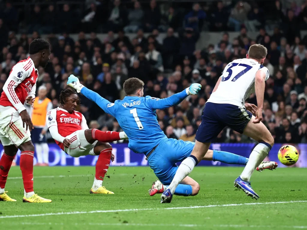 Eze ferisce nuovamente il Tottenham riaccendendo le speranze di titolo dell'Arsenal con una vittoria per 4-1