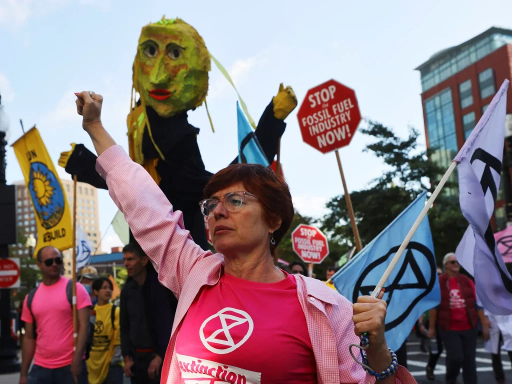 Il gruppo di attivisti Extinction Rebellion afferma di essere sotto indagine dell'FBI