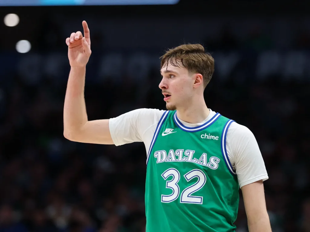 Il teenager Flagg batte il record di punti NBA di 46 anni, ma gli Hornets battono i Mavericks