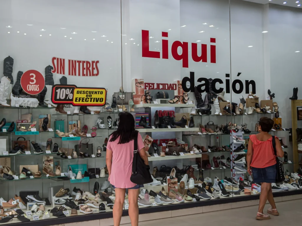 In Argentina, la gente del posto prende prestiti per comprare cibo