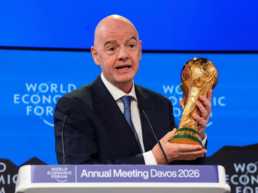 La Russia accoglie con favore i commenti di Infantino sulla revoca del divieto; Ucraina furiosa