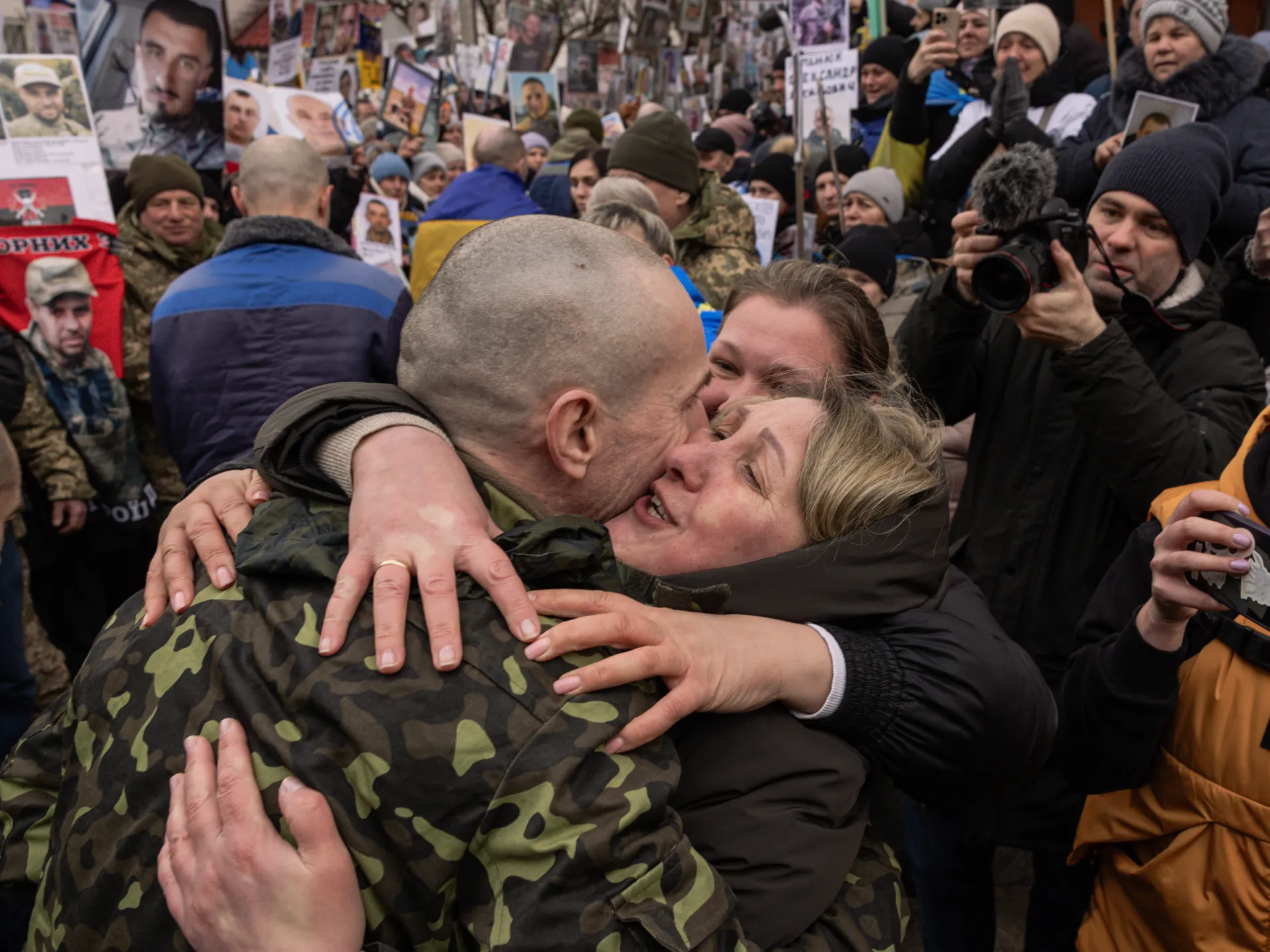 Ucraina e Russia liberano 200 prigionieri di guerra ciascuna nell'ultimo scambio durante lo stallo dei colloqui di pace
