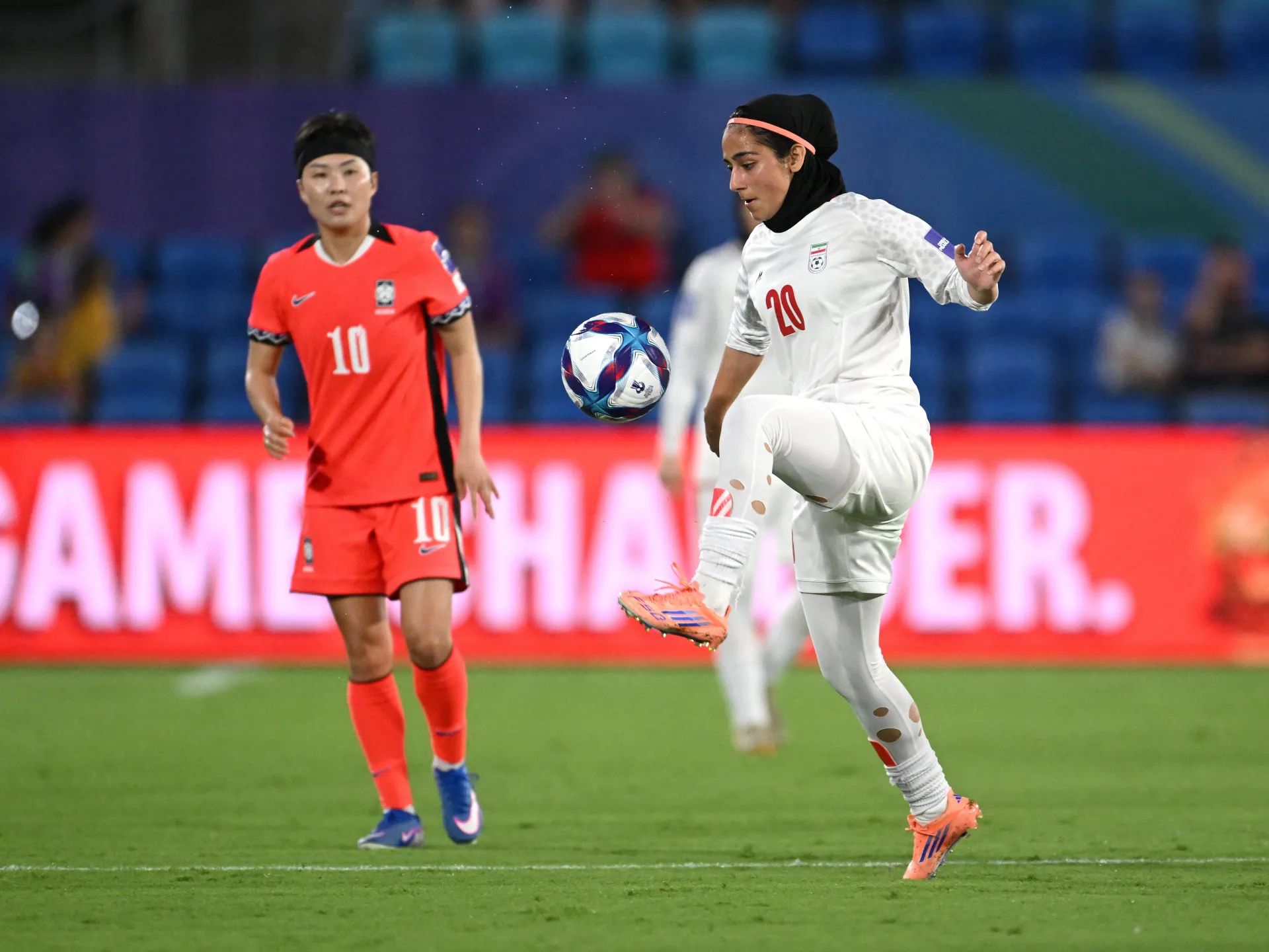 La squadra iraniana della Coppa d'Asia femminile ha "così tanta preoccupazione" per le famiglie in patria