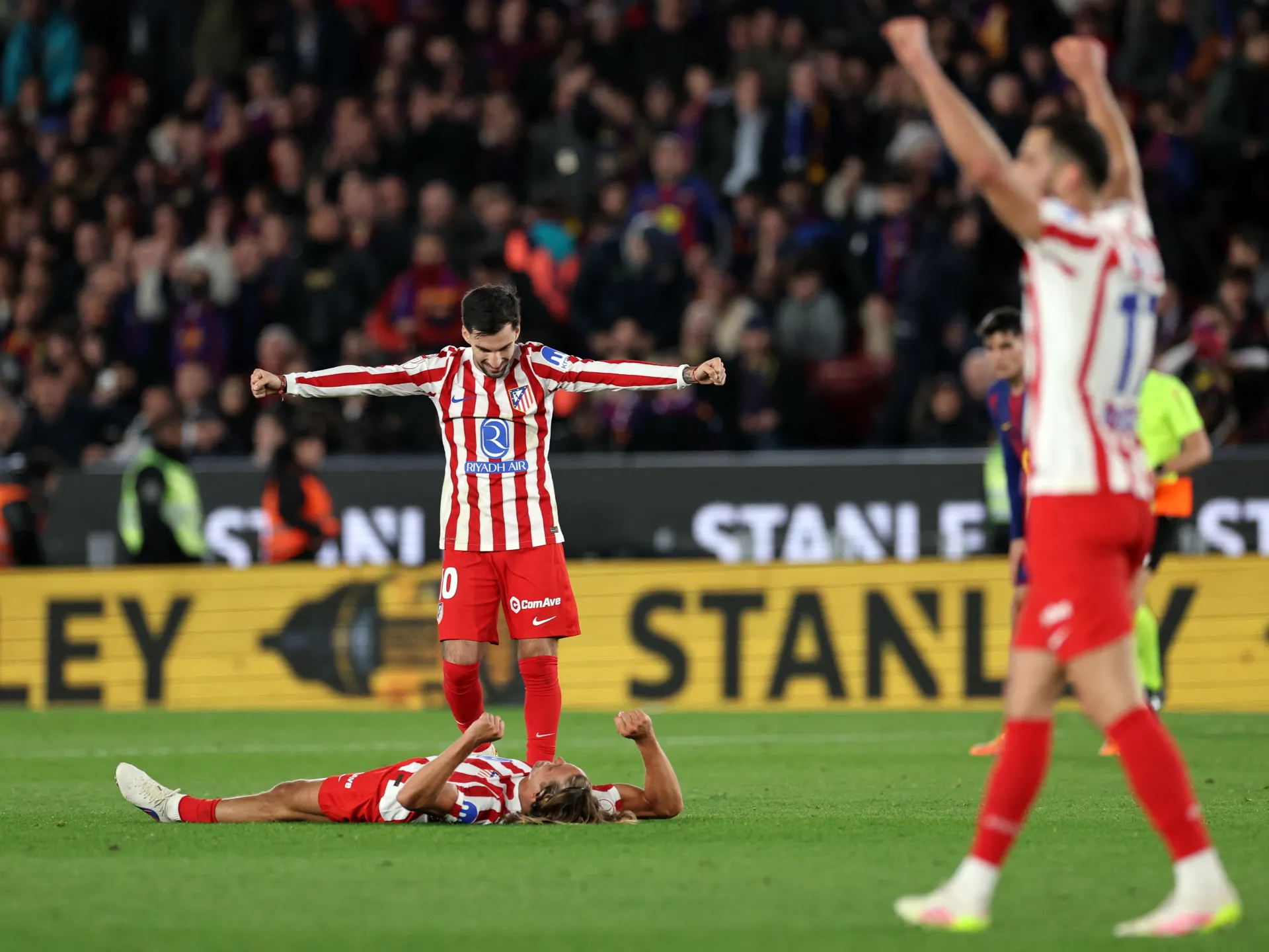 L'Atletico Madrid raggiunge la finale di Copa del Rey nonostante la sconfitta per 3-0 in casa del Barcellona