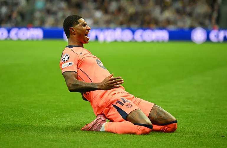 Marcus Rashford dell'FC Barcelona festeggia il primo gol della sua squadra durante la partita MD1 della fase di lega della UEFA Champions League 2025/26