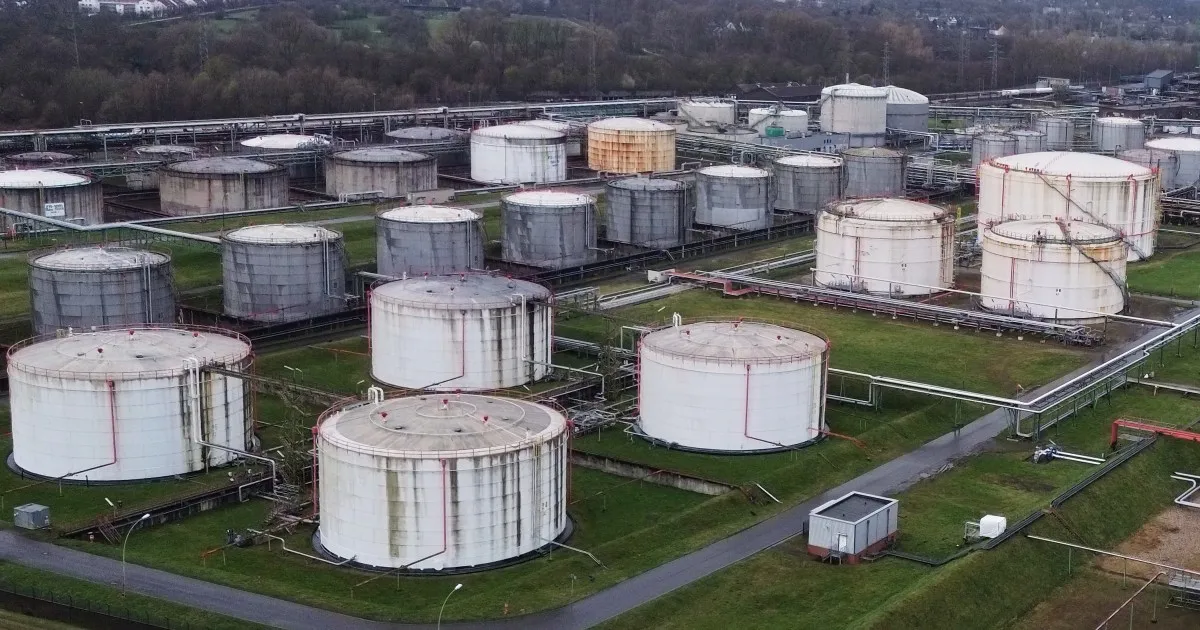 Perché uno storico rilascio delle riserve petrolifere potrebbe non riuscire a domare l’impennata dei prezzi