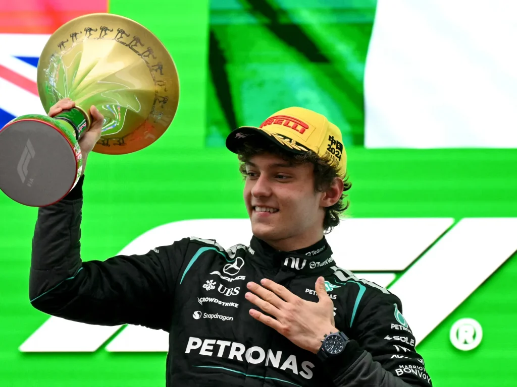 L'adolescente della Mercedes Kimi Antonelli vince la prima F1 in Cina; Russel secondo